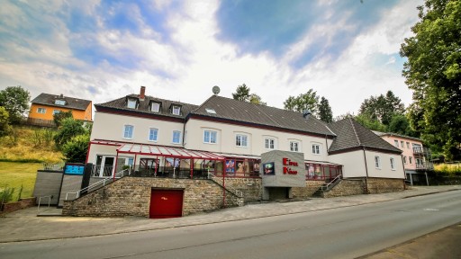 Balanceakt und schwebende Waffeln in der Eifel