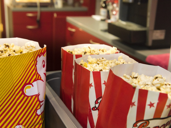 Popcornt&uuml;ten im Kino.