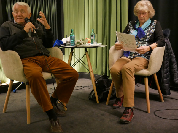 Zwei SeniorInnen sprechen &uuml;ber das SeniorInnenkino.